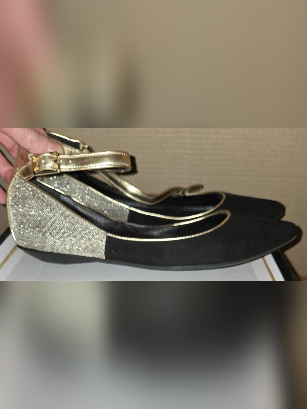 BNIB BCBG Zuma Black & Gold Ankle Strap Flats Sz 10 M - Picture 3 of 8